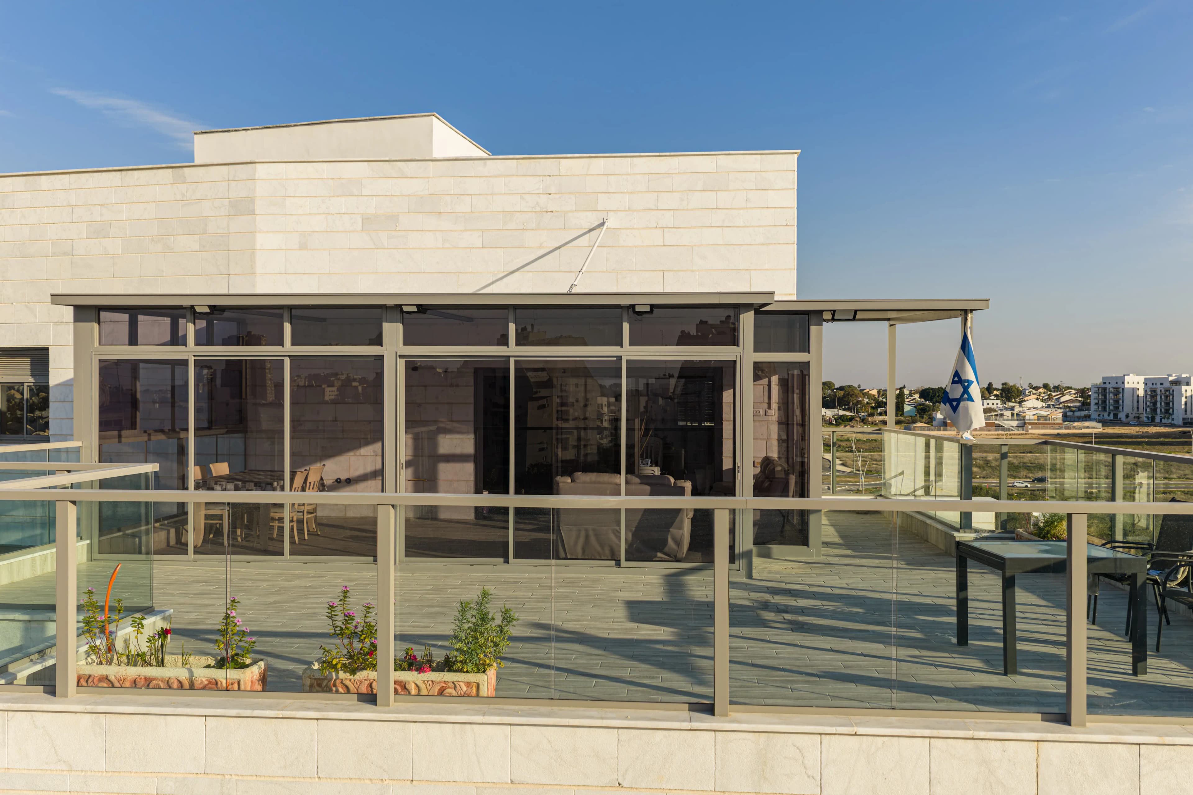 סגירה משולבת אלומיניום וזכוכית - תמונה 8