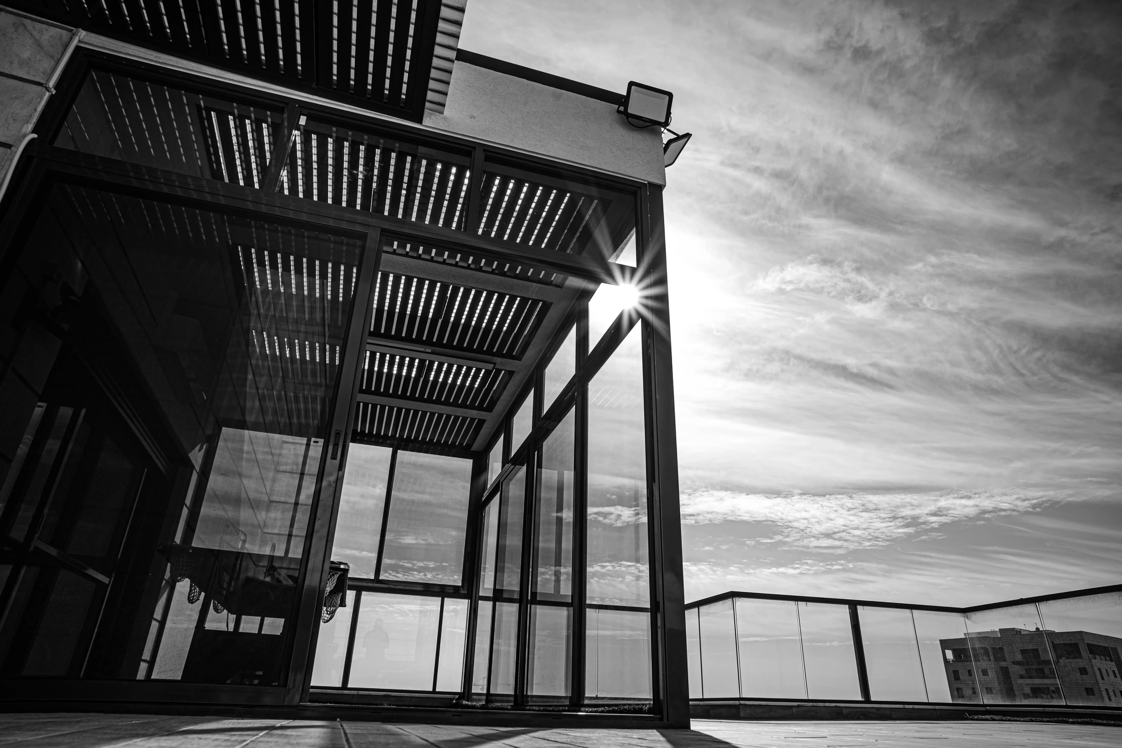 מרפסת שמש מינימליסטית - תמונה 14