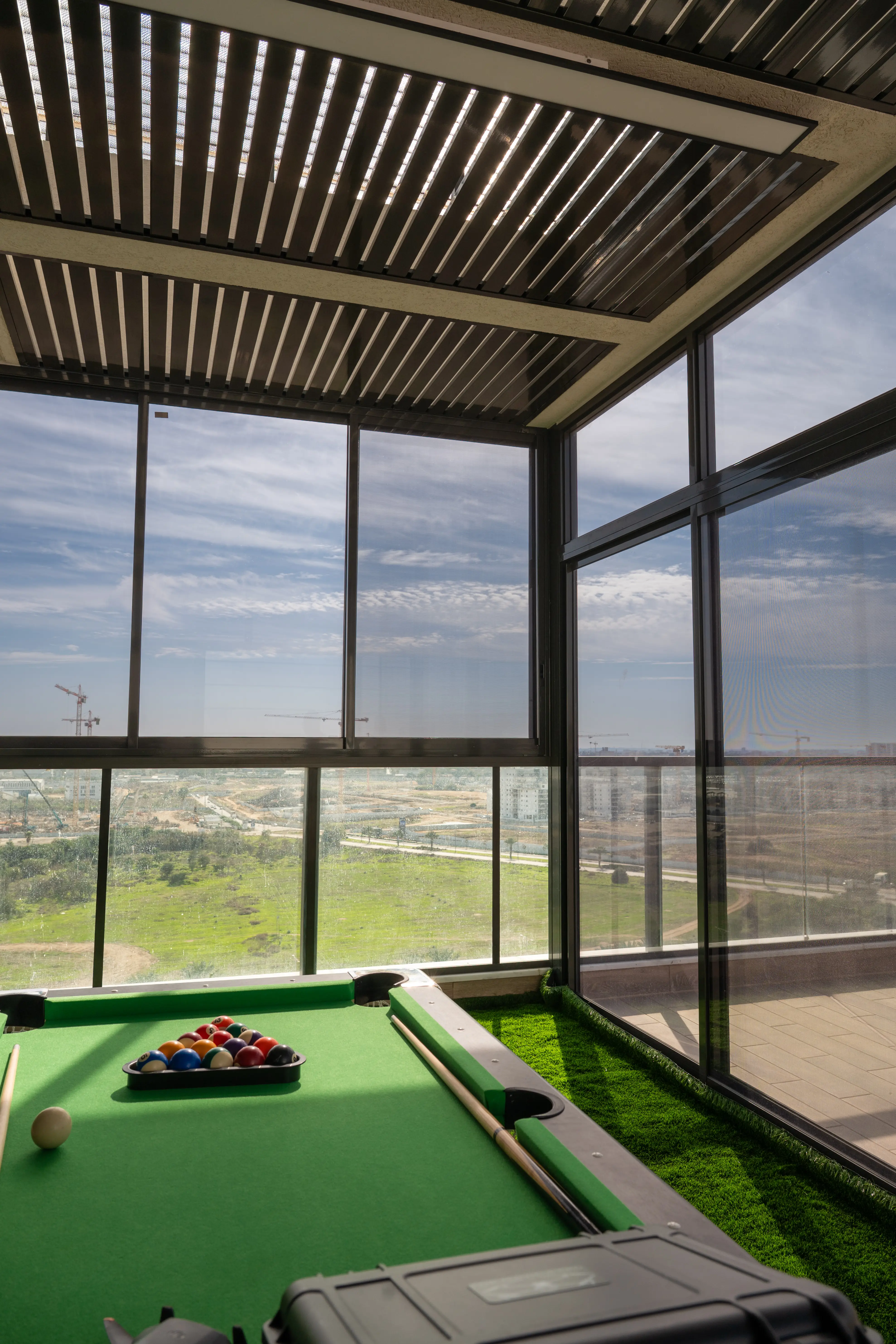 מרפסת שמש מינימליסטית - תמונה 4