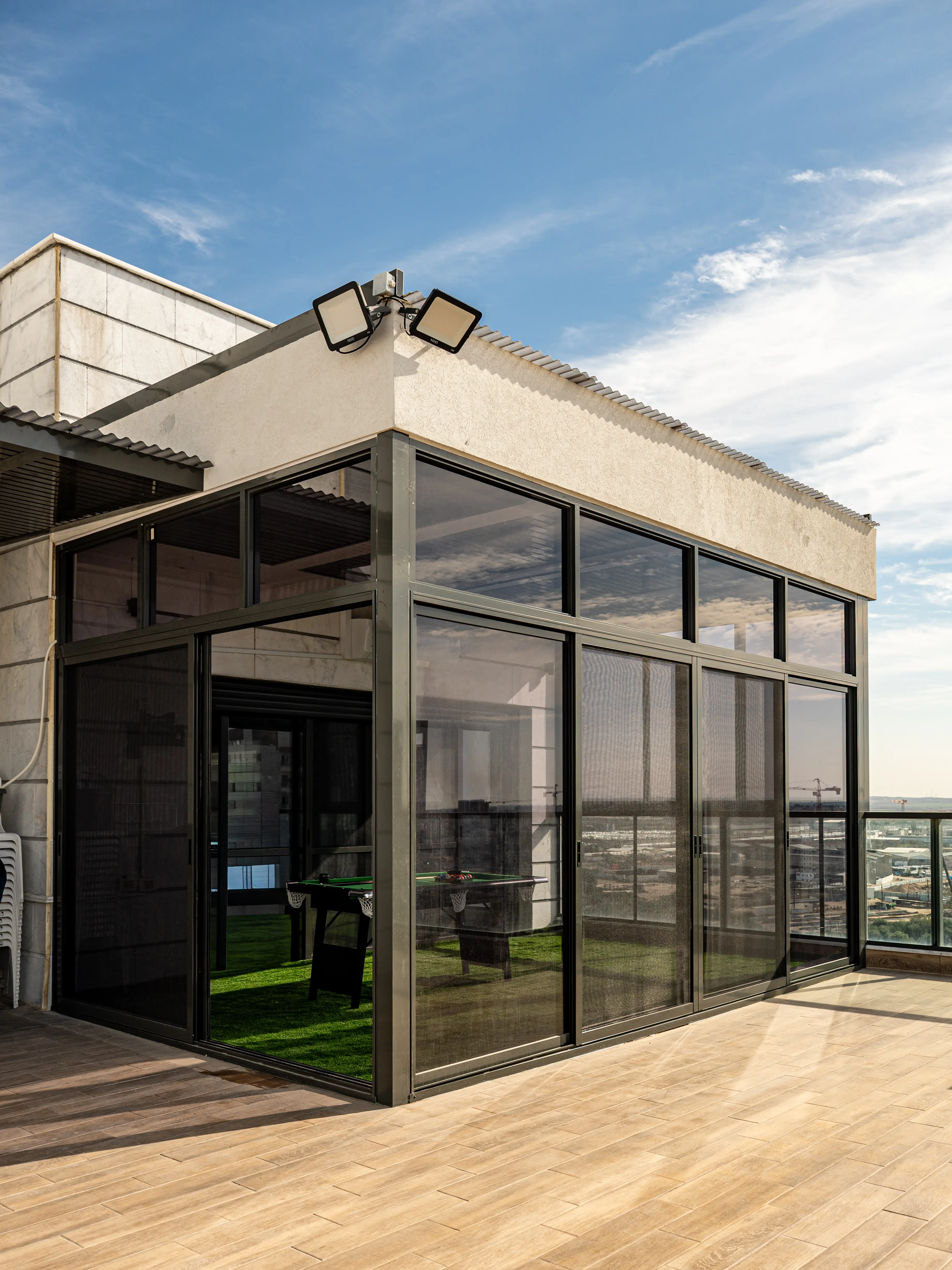 מרפסת שמש מינימליסטית - תמונה 6