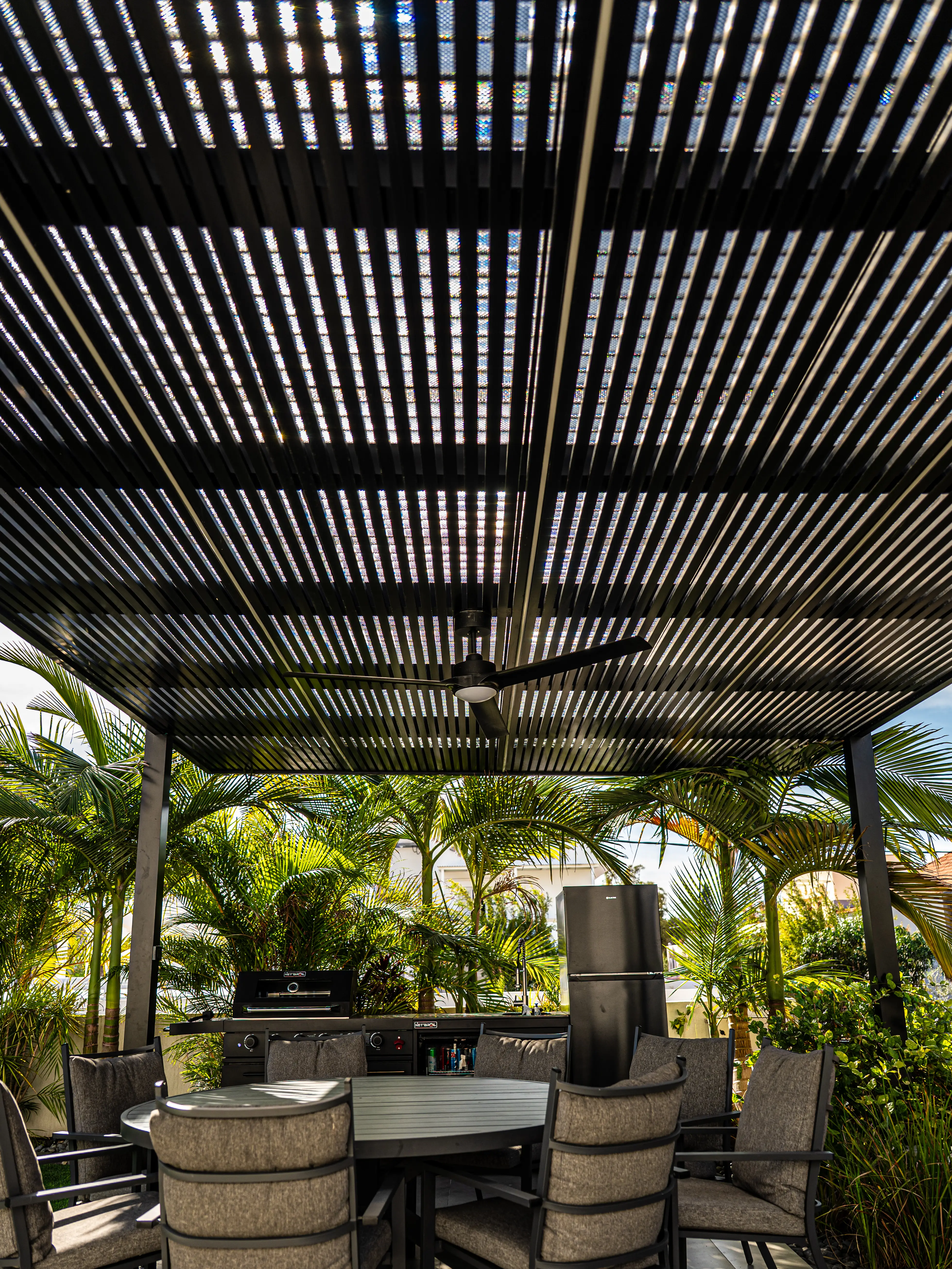 פרגולה שחורה מודרנית - תמונה 10