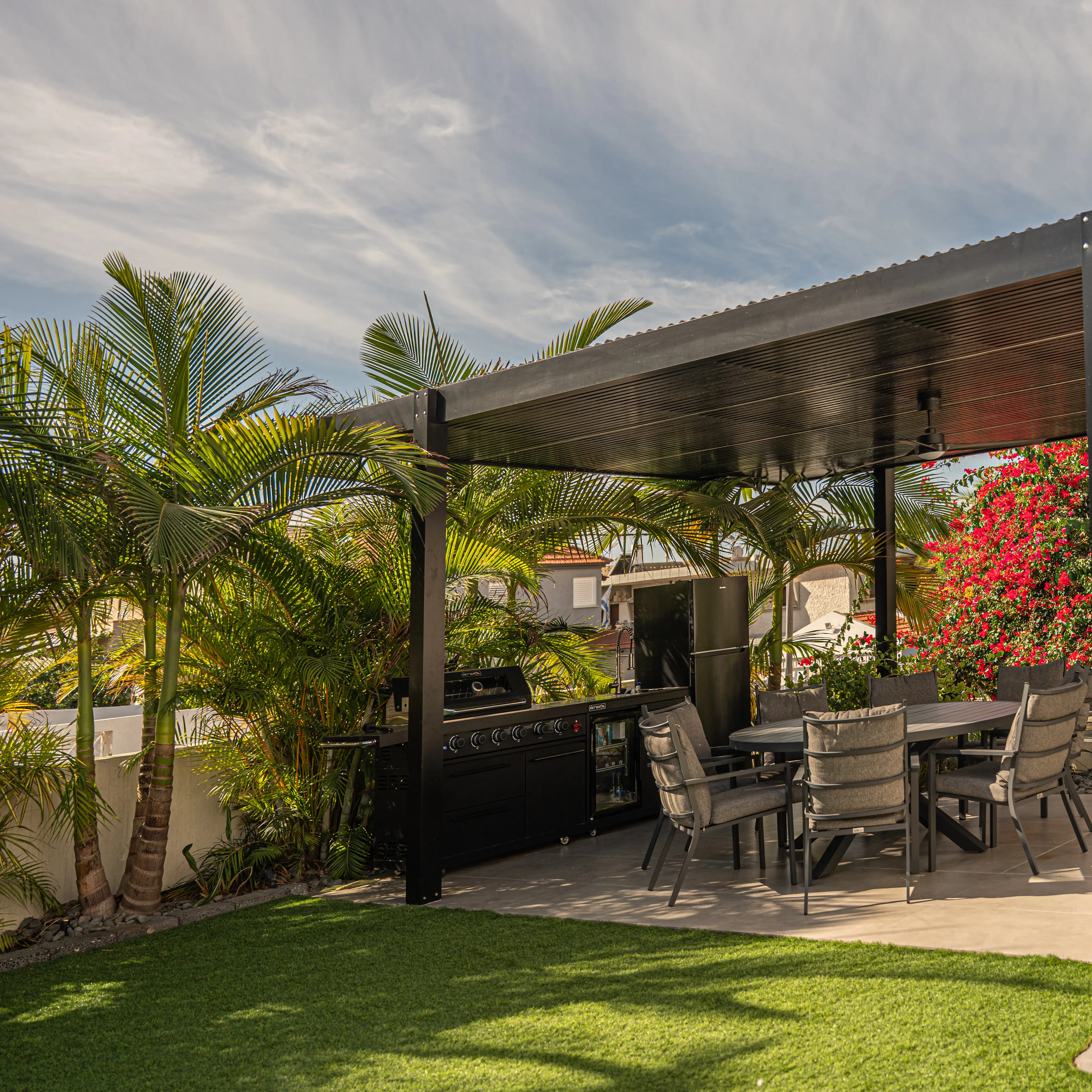 פרגולה שחורה מודרנית - תמונה 18