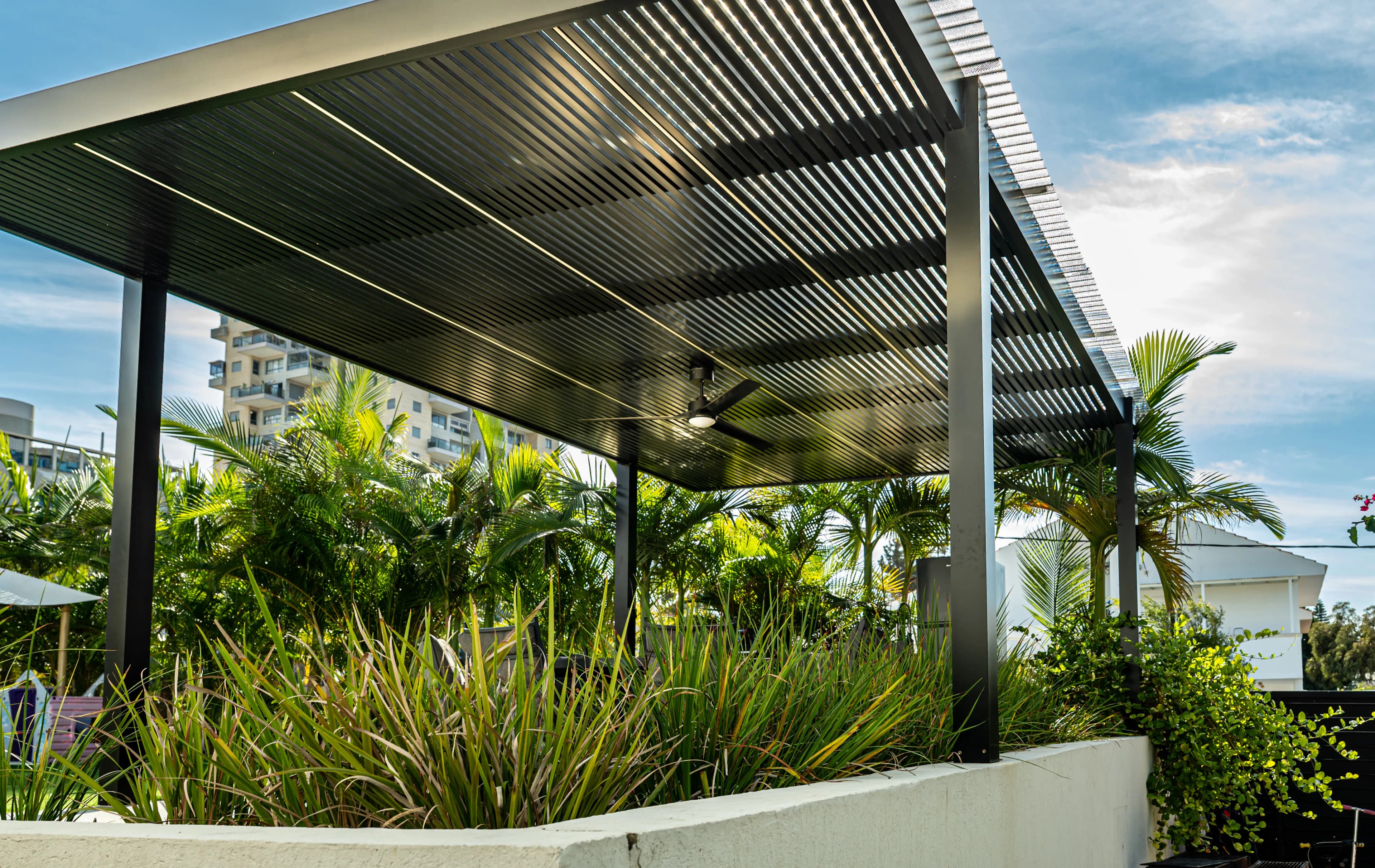 פרגולה שחורה מודרנית - תמונה 3