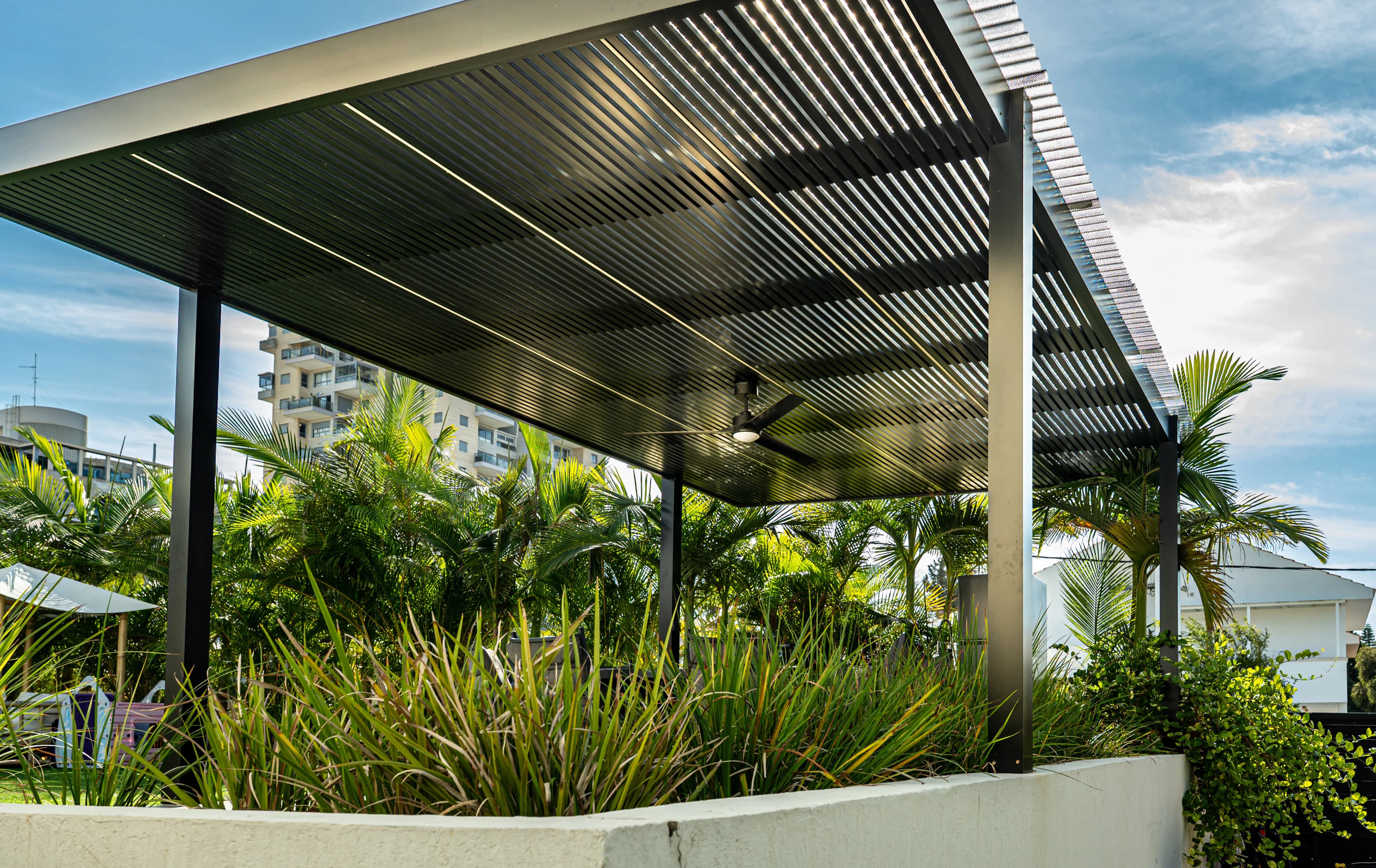 פרגולה שחורה מודרנית - תמונה 4