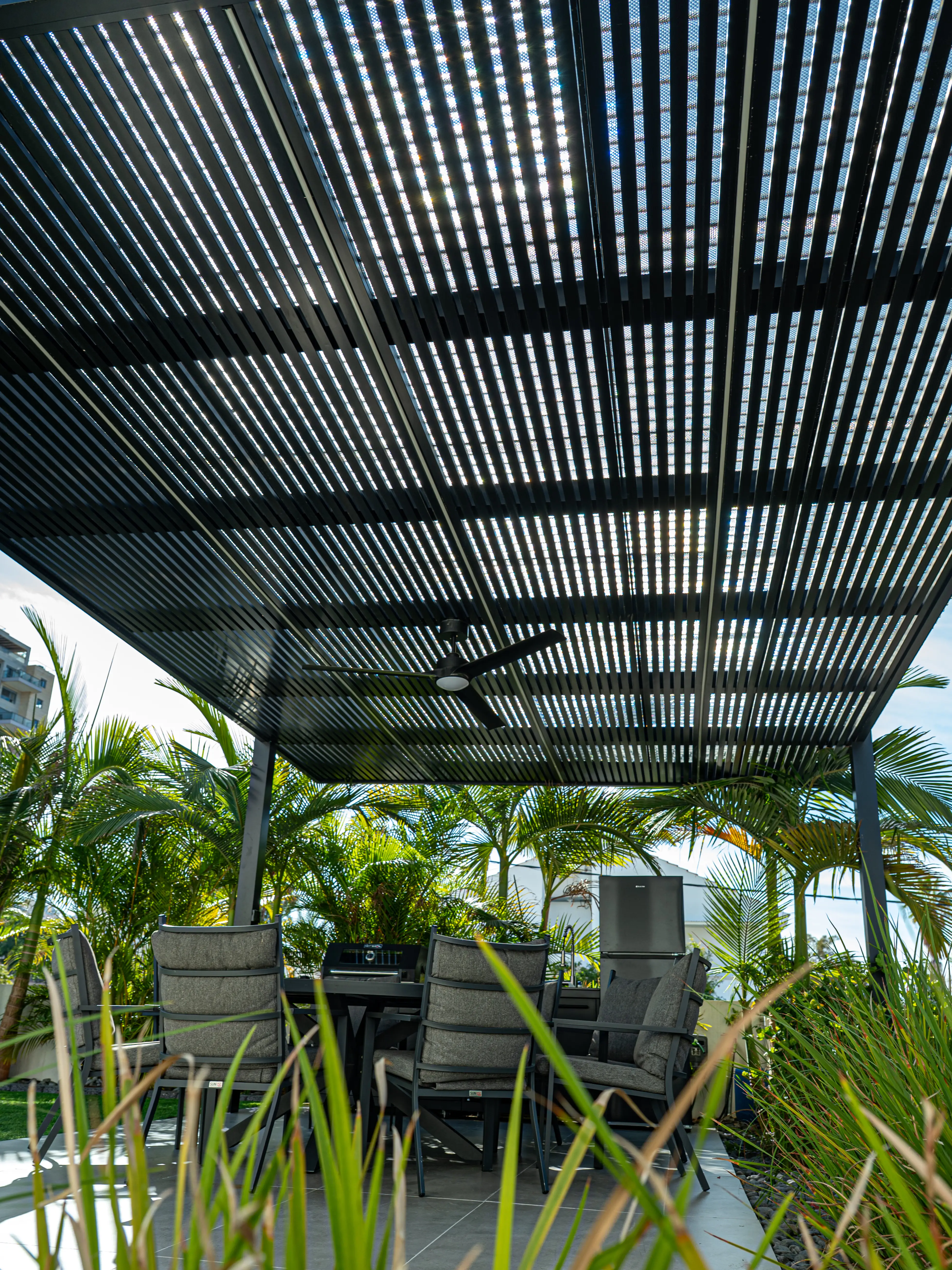 פרגולה שחורה מודרנית - תמונה 7