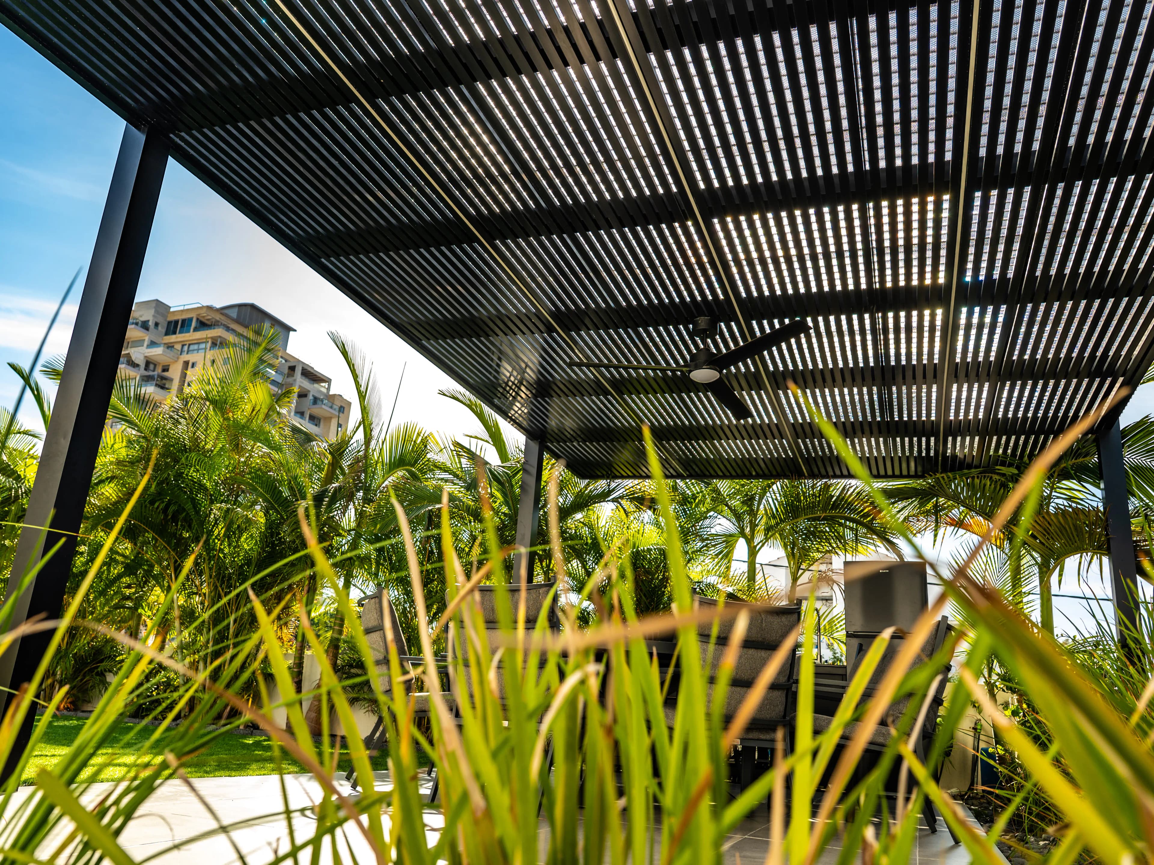 פרגולה שחורה מודרנית - תמונה 8